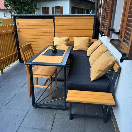 Apartma *